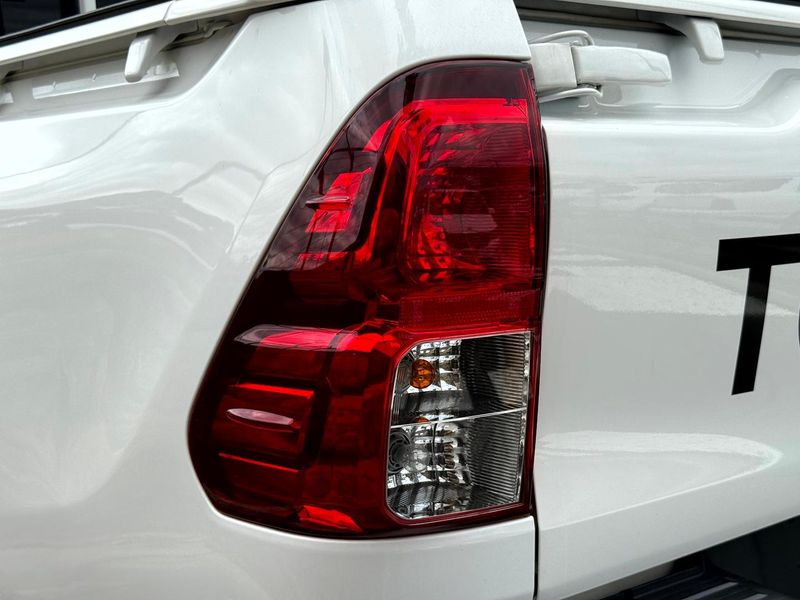 2020 Toyota Hilux SR Auto 4x4 Double Cab Photo 21