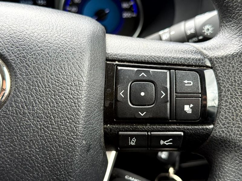 2020 Toyota Hilux SR Auto 4x4 Double Cab Photo 18