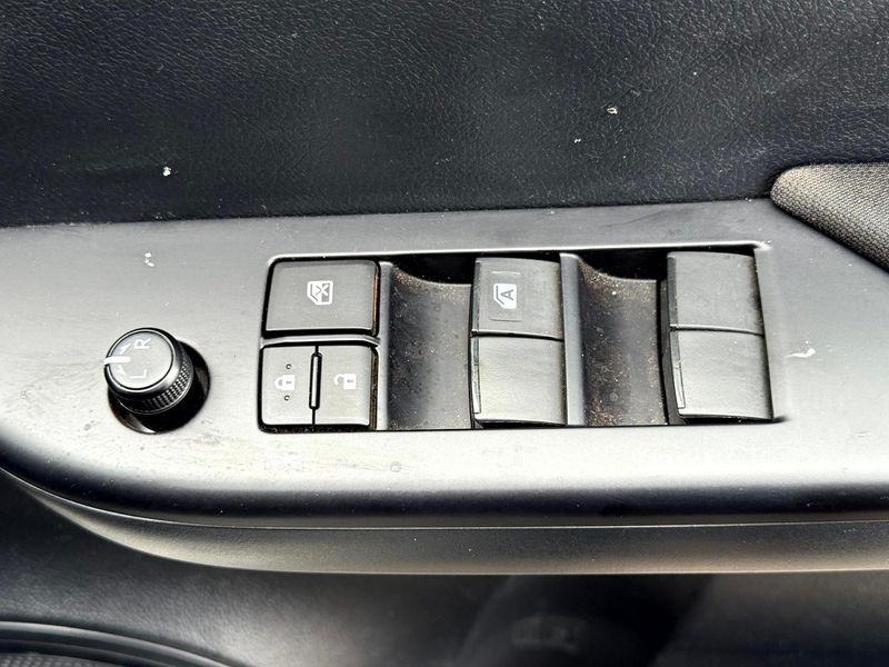 2020 Toyota Hilux SR Auto 4x4 Double Cab Photo 19