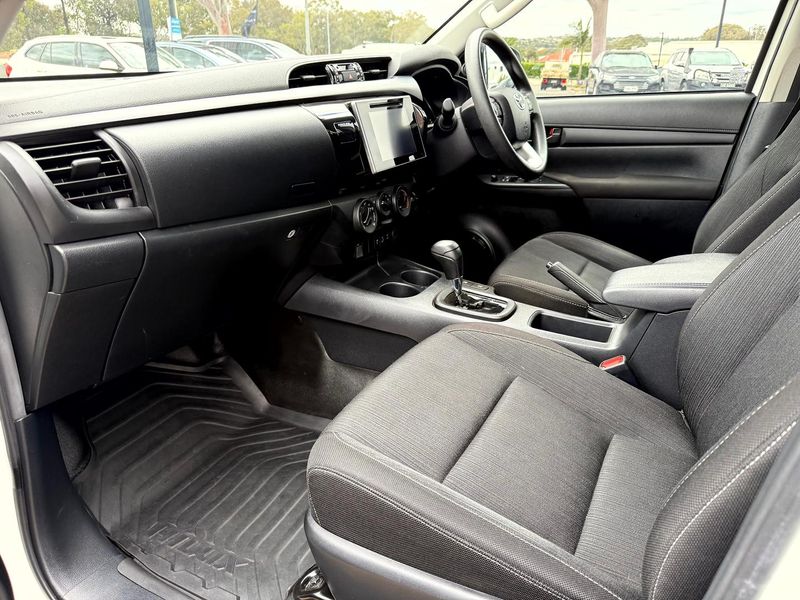 2020 Toyota Hilux SR Auto 4x4 Double Cab Photo 11