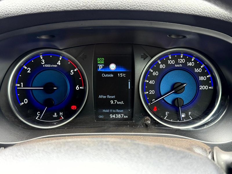 2020 Toyota Hilux SR Auto 4x4 Double Cab Photo 14