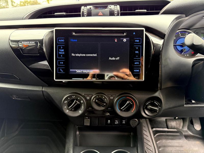 2020 Toyota Hilux SR Auto 4x4 Double Cab Photo 15