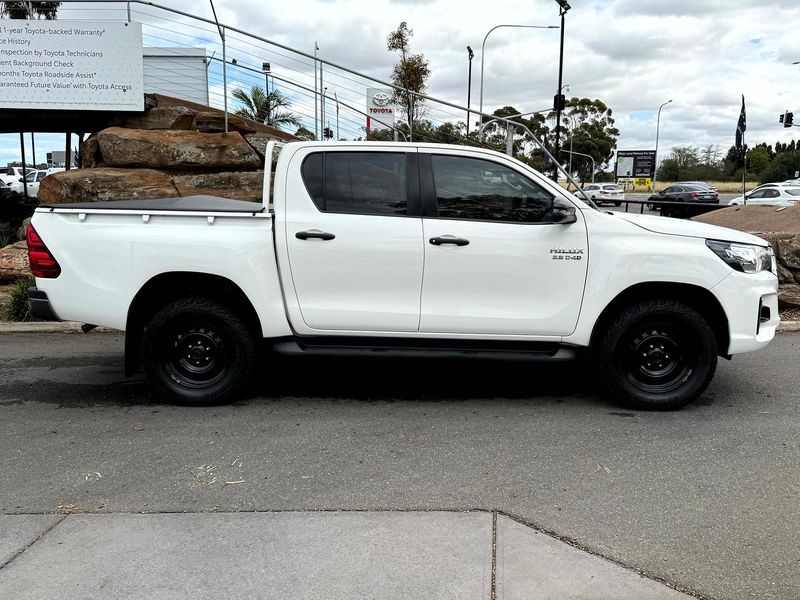 2020 Toyota Hilux SR Auto 4x4 Double Cab Photo 2