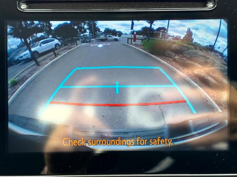 2020 Toyota Hilux SR Auto 4x4 Double Cab Photo 16