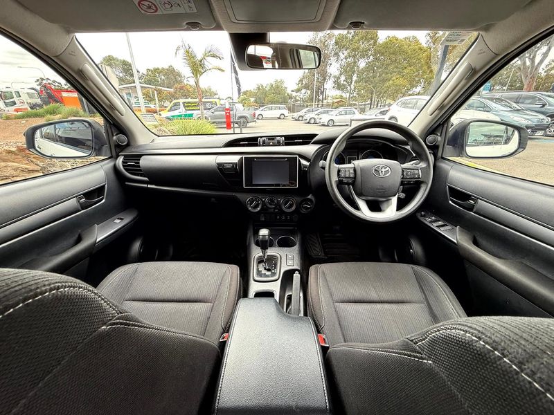 2020 Toyota Hilux SR Auto 4x4 Double Cab Photo 12