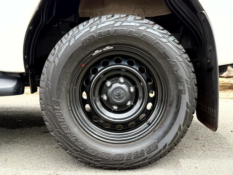 2020 Toyota Hilux SR Auto 4x4 Double Cab Photo 23