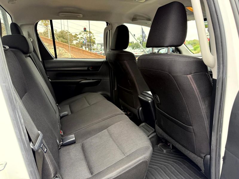 2020 Toyota Hilux SR Auto 4x4 Double Cab Photo 13