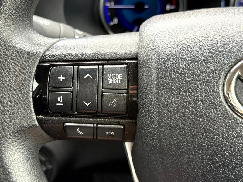 2020 Toyota Hilux SR Auto 4x4 Double Cab Photo 17