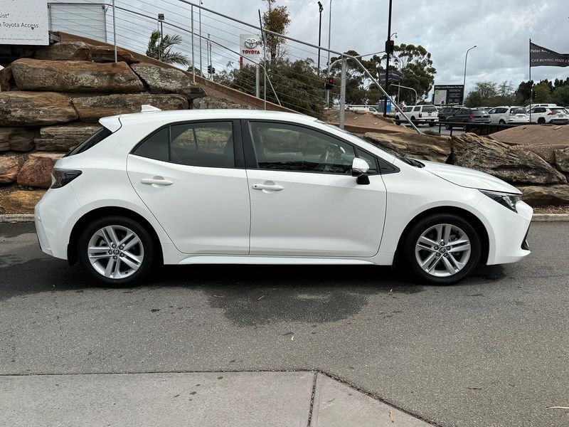 2018 Toyota Corolla Ascent Sport Auto Photo 2