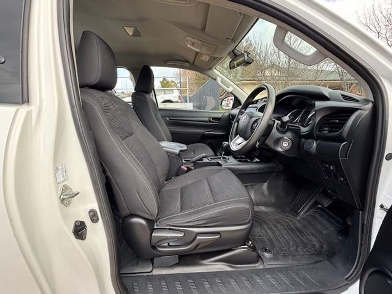 2021 Toyota Hilux SR Auto 4x4 Photo 8
