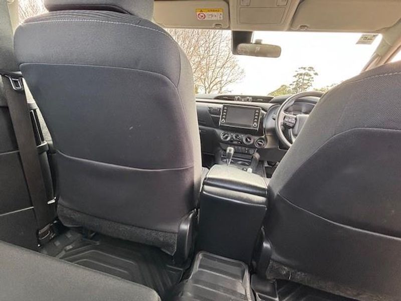 2021 Toyota Hilux SR Auto 4x4 Photo 13