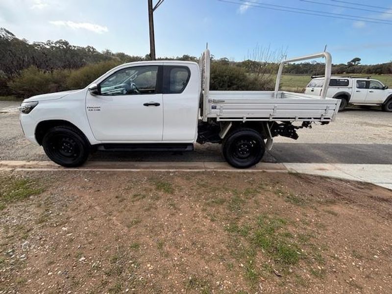 2021 Toyota Hilux SR Auto 4x4 Photo 7