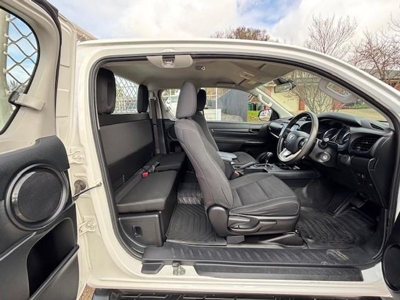 2021 Toyota Hilux SR Auto 4x4 Photo 11