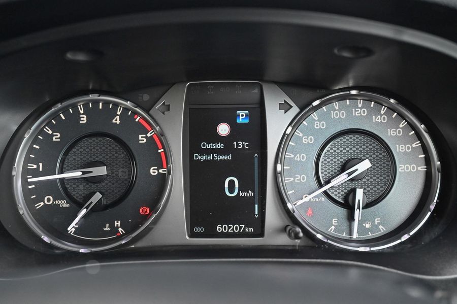 2022 Toyota Hilux SR Auto 4x4 Double Cab Photo 9