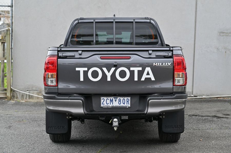 2022 Toyota Hilux SR Auto 4x4 Double Cab Photo 4