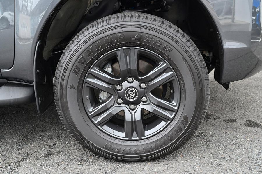 2022 Toyota Hilux SR Auto 4x4 Double Cab Photo 20