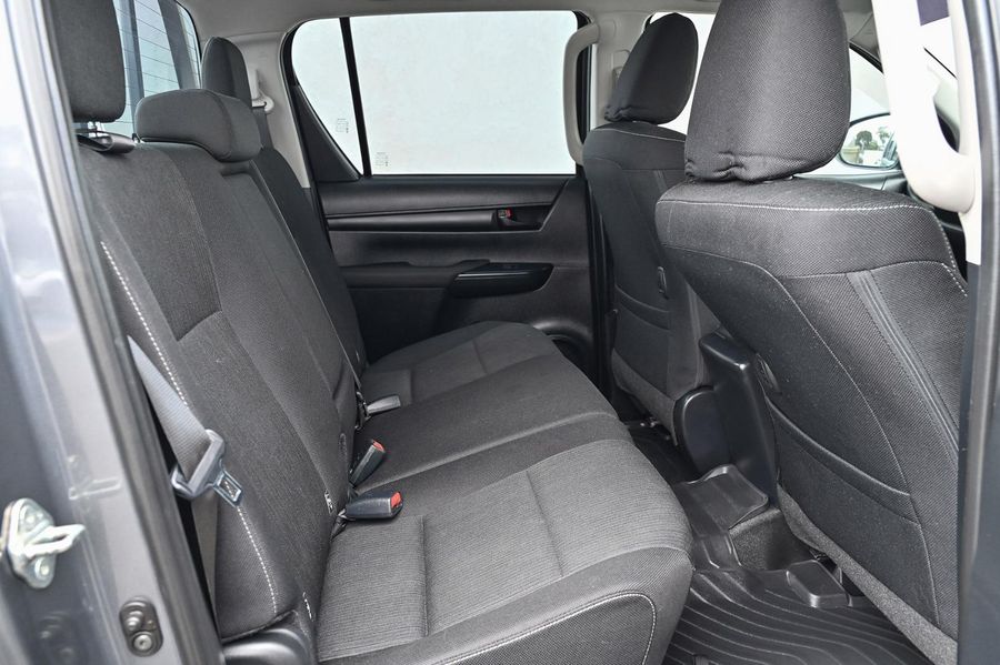 2022 Toyota Hilux SR Auto 4x4 Double Cab Photo 12