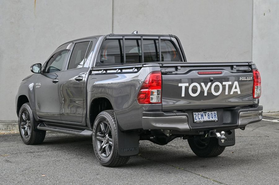 2022 Toyota Hilux SR Auto 4x4 Double Cab Photo 3