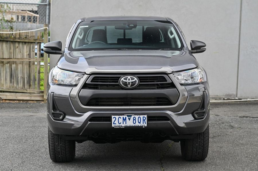2022 Toyota Hilux SR Auto 4x4 Double Cab Photo 2