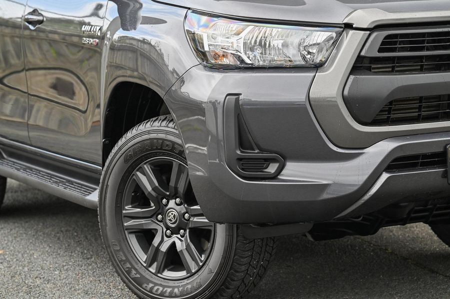 2022 Toyota Hilux SR Auto 4x4 Double Cab Photo 19